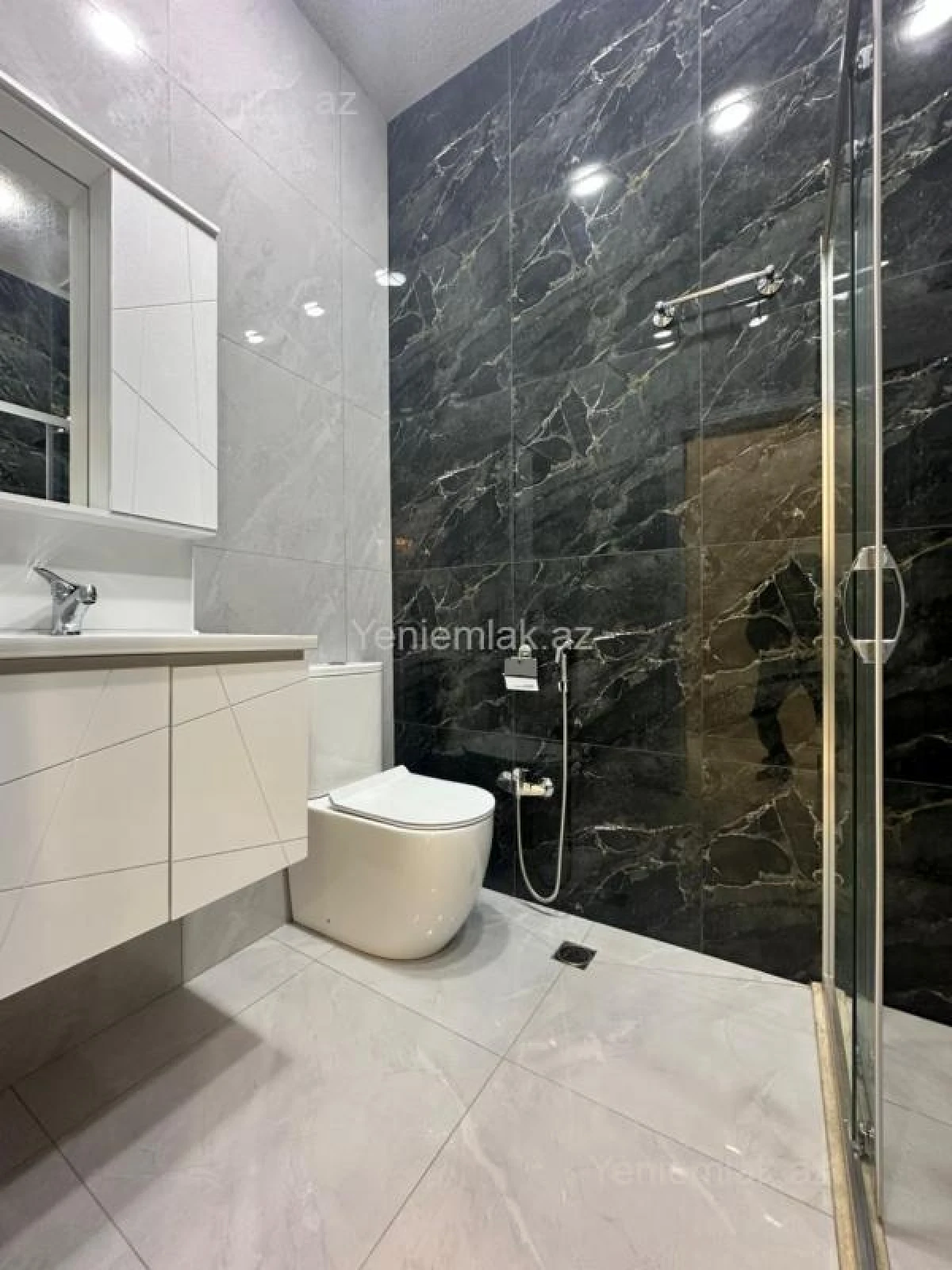 Satılır 4 otaqlı həyət evi 170 m²