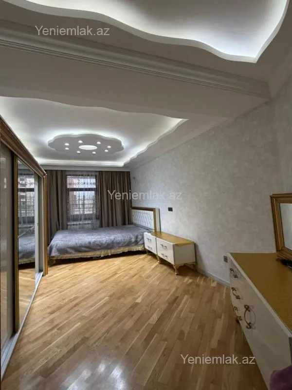 Satılır 4 otaqlı yeni tikili 247 m²