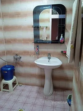 Satılır 3 otaqlı köhnə tikili 64 m²