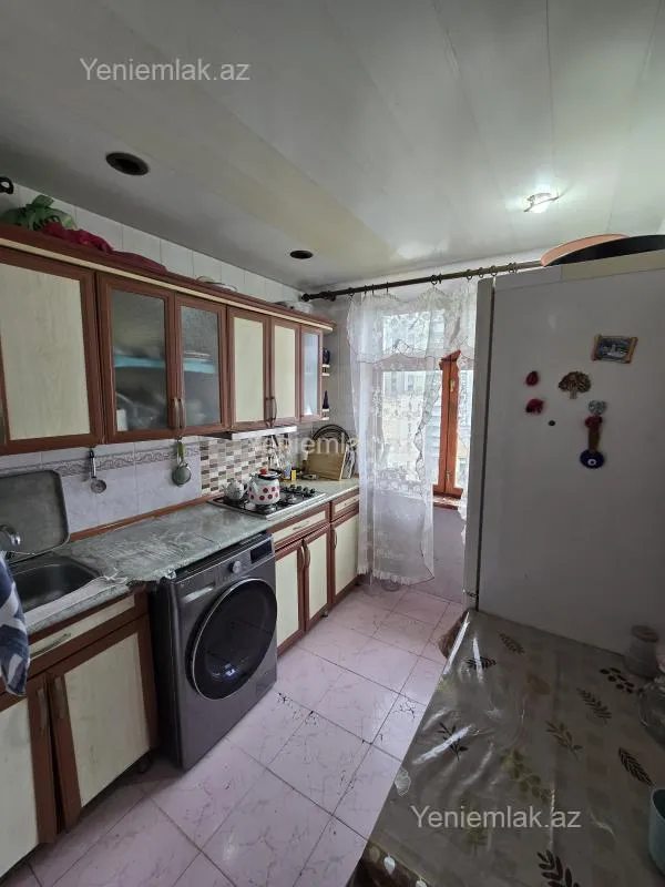 Satılır 4 otaqlı köhnə tikili 85 m²