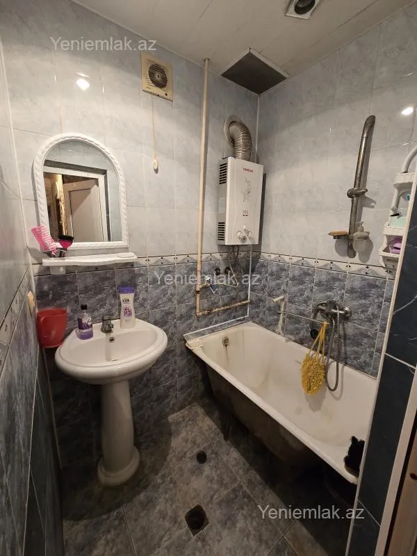 Satılır 4 otaqlı köhnə tikili 85 m²