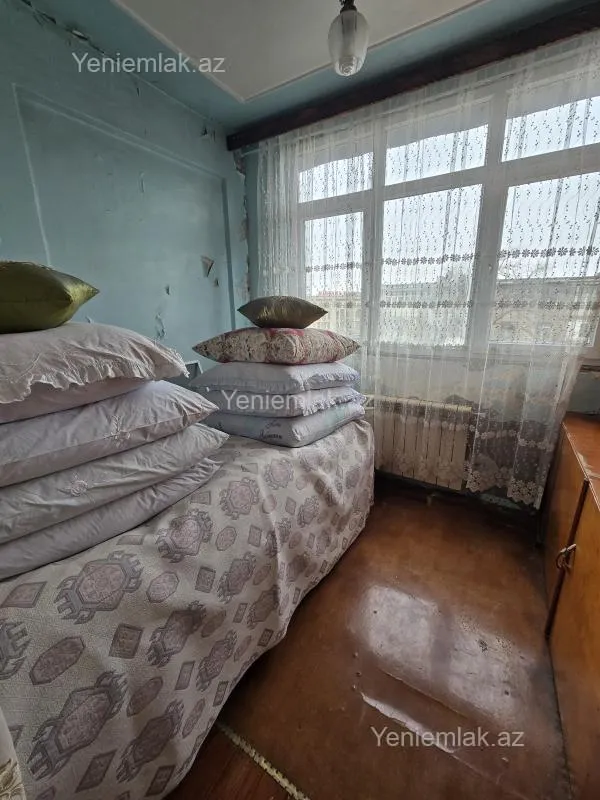 Satılır 4 otaqlı köhnə tikili 85 m²