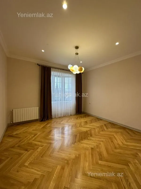 Satılır 7 otaqlı həyət evi 600 m²
