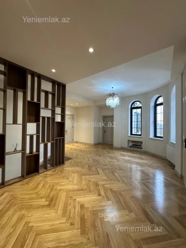 Satılır 7 otaqlı həyət evi 600 m²