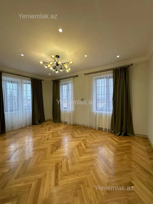 Satılır 7 otaqlı həyət evi 600 m²