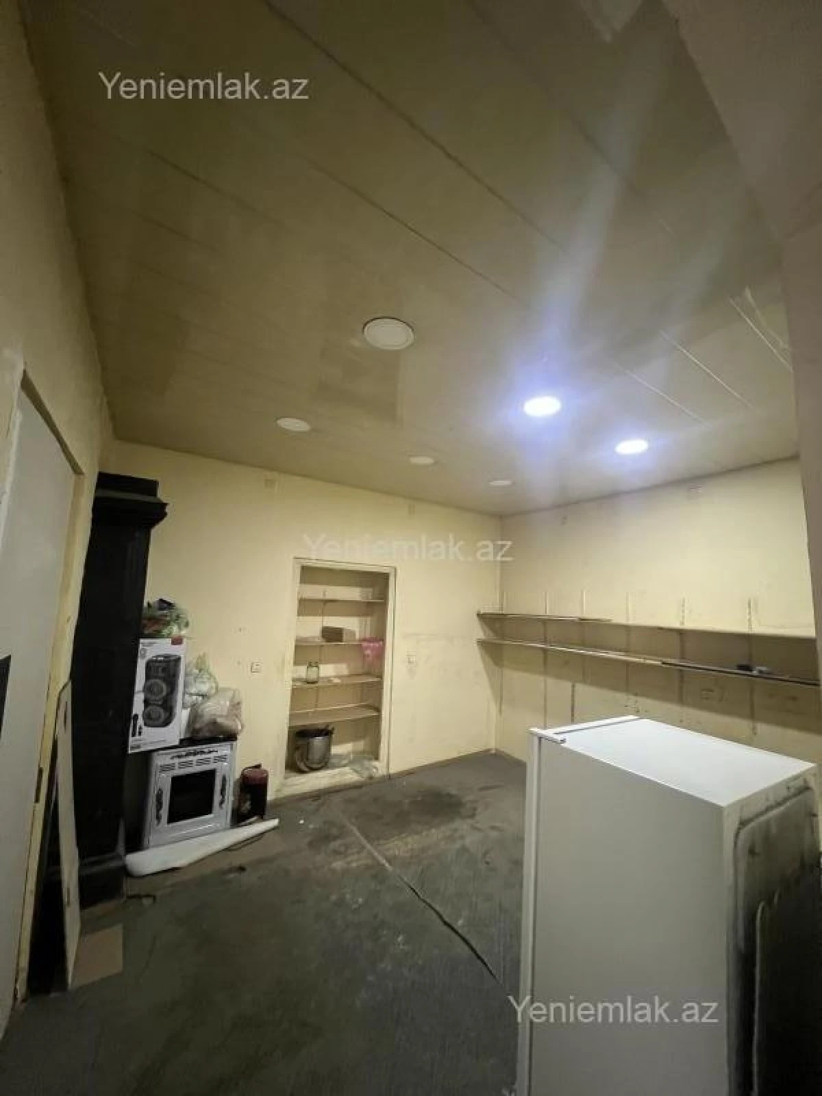 Satılır 12 otaqlı həyət evi 400 m²