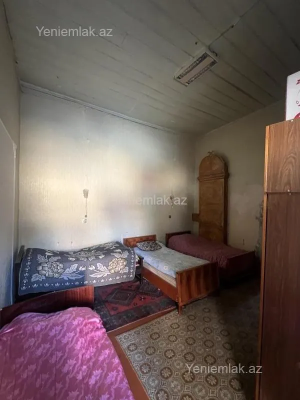 Satılır 12 otaqlı həyət evi 400 m²