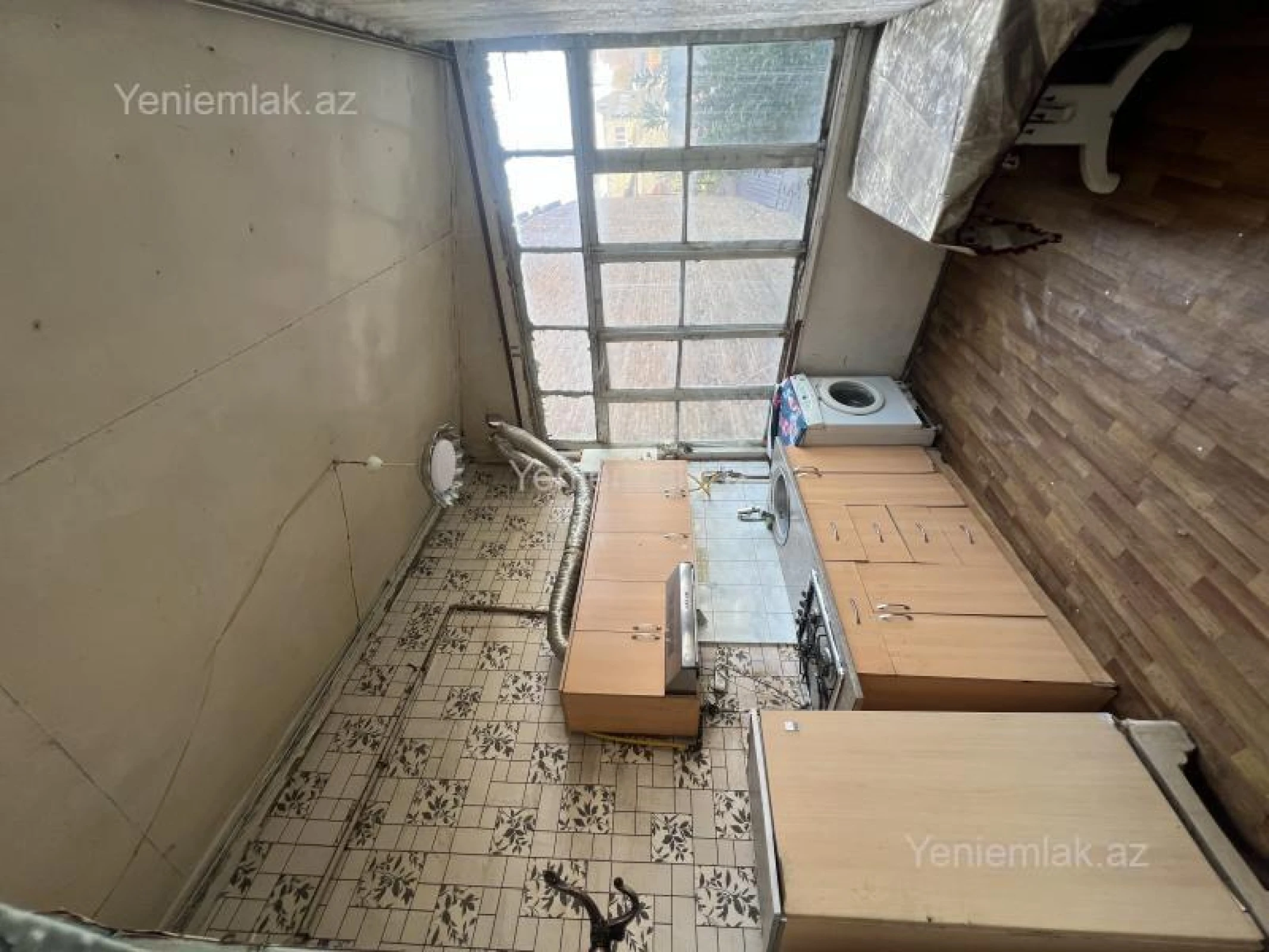 Satılır 12 otaqlı həyət evi 400 m²