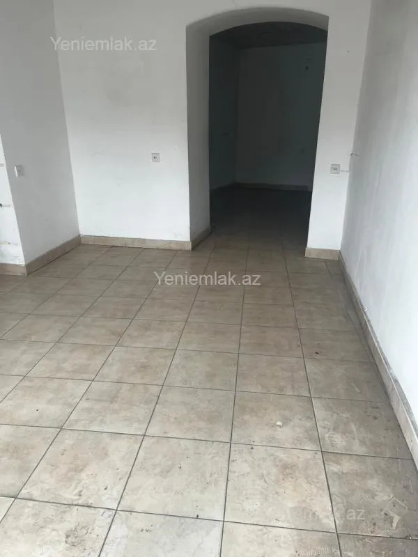 Satılır 12 otaqlı həyət evi 400 m²