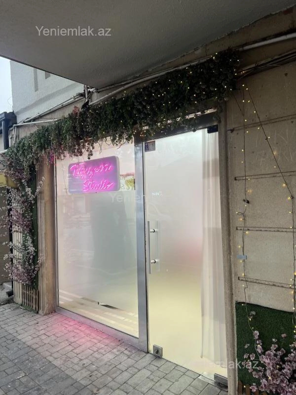 Satılır 12 otaqlı həyət evi 400 m²