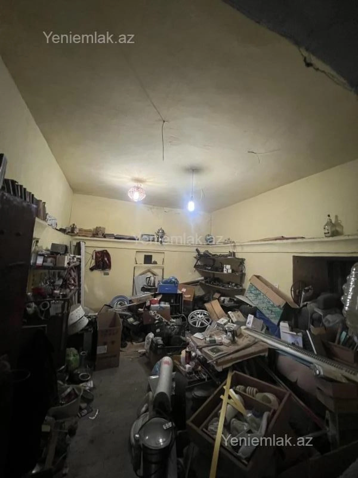 Satılır 12 otaqlı həyət evi 400 m²