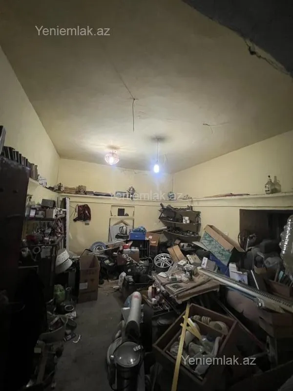 Satılır 12 otaqlı həyət evi 400 m²