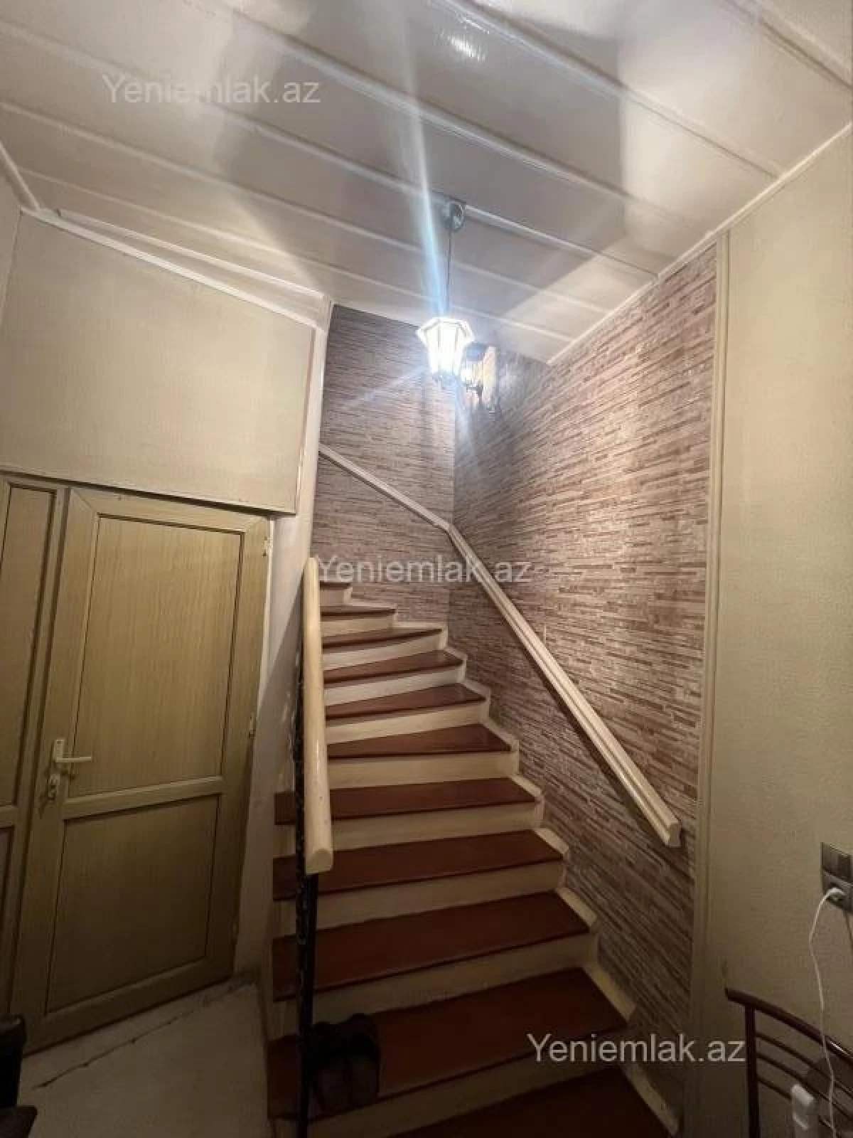 Satılır 12 otaqlı həyət evi 400 m²