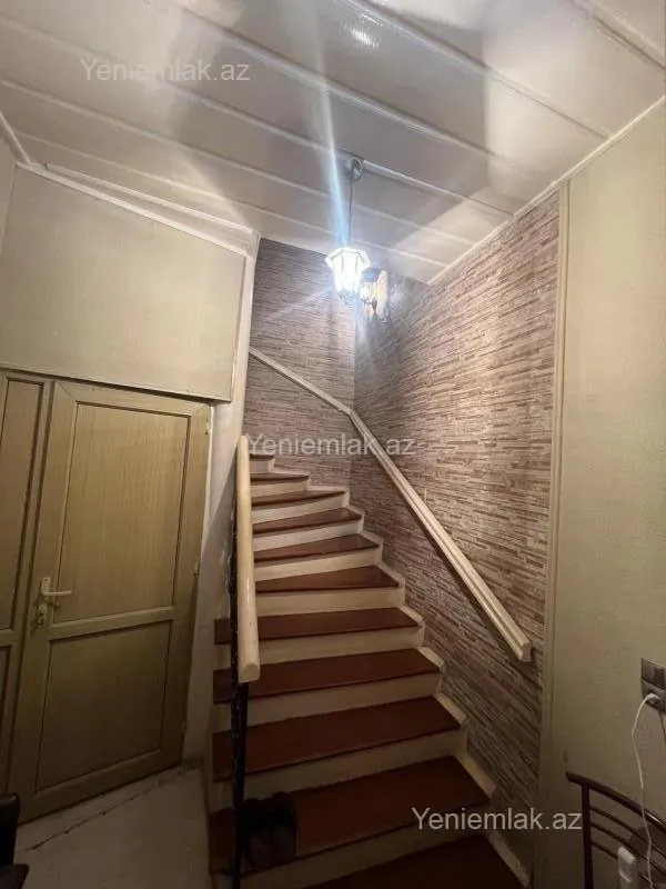 Satılır 12 otaqlı həyət evi 400 m²
