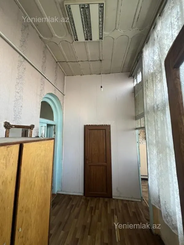 Satılır 12 otaqlı həyət evi 400 m²