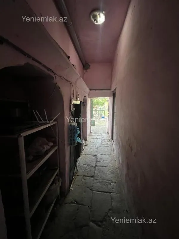 Satılır 12 otaqlı həyət evi 400 m²