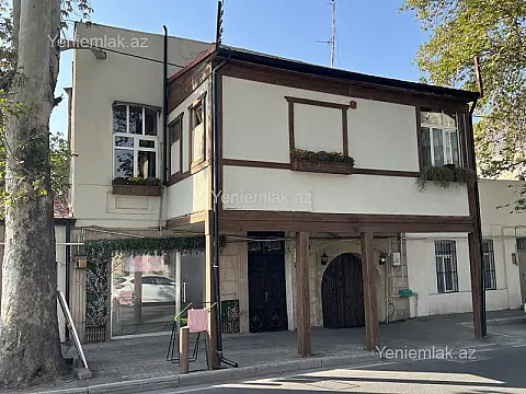 Satılır 12 otaqlı həyət evi 400 m² — Gəncə 12 otaq 400.00 m²