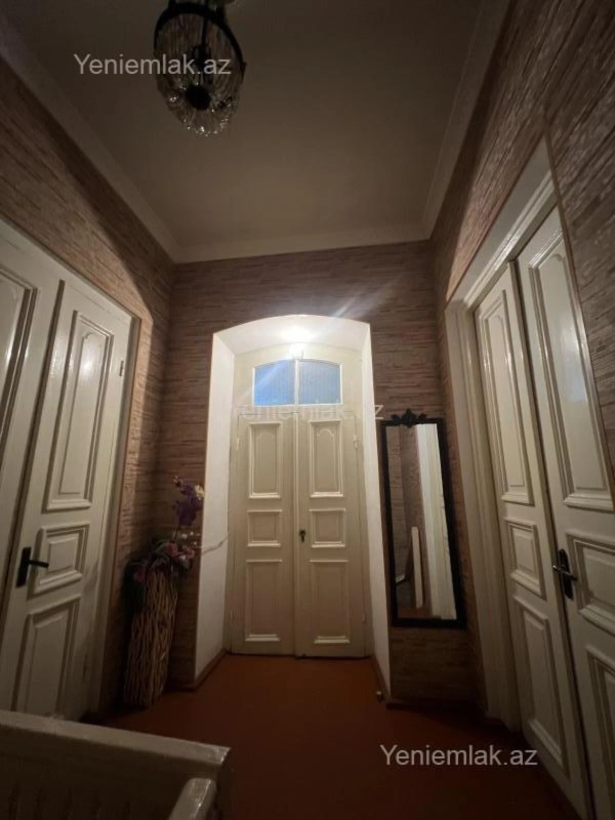 Satılır 12 otaqlı həyət evi 400 m²