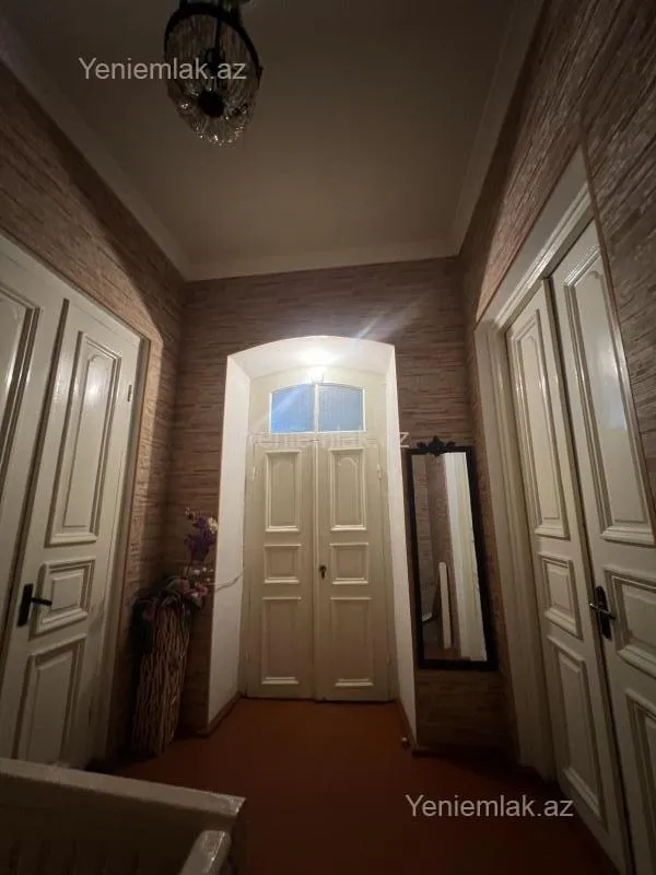 Satılır 12 otaqlı həyət evi 400 m²