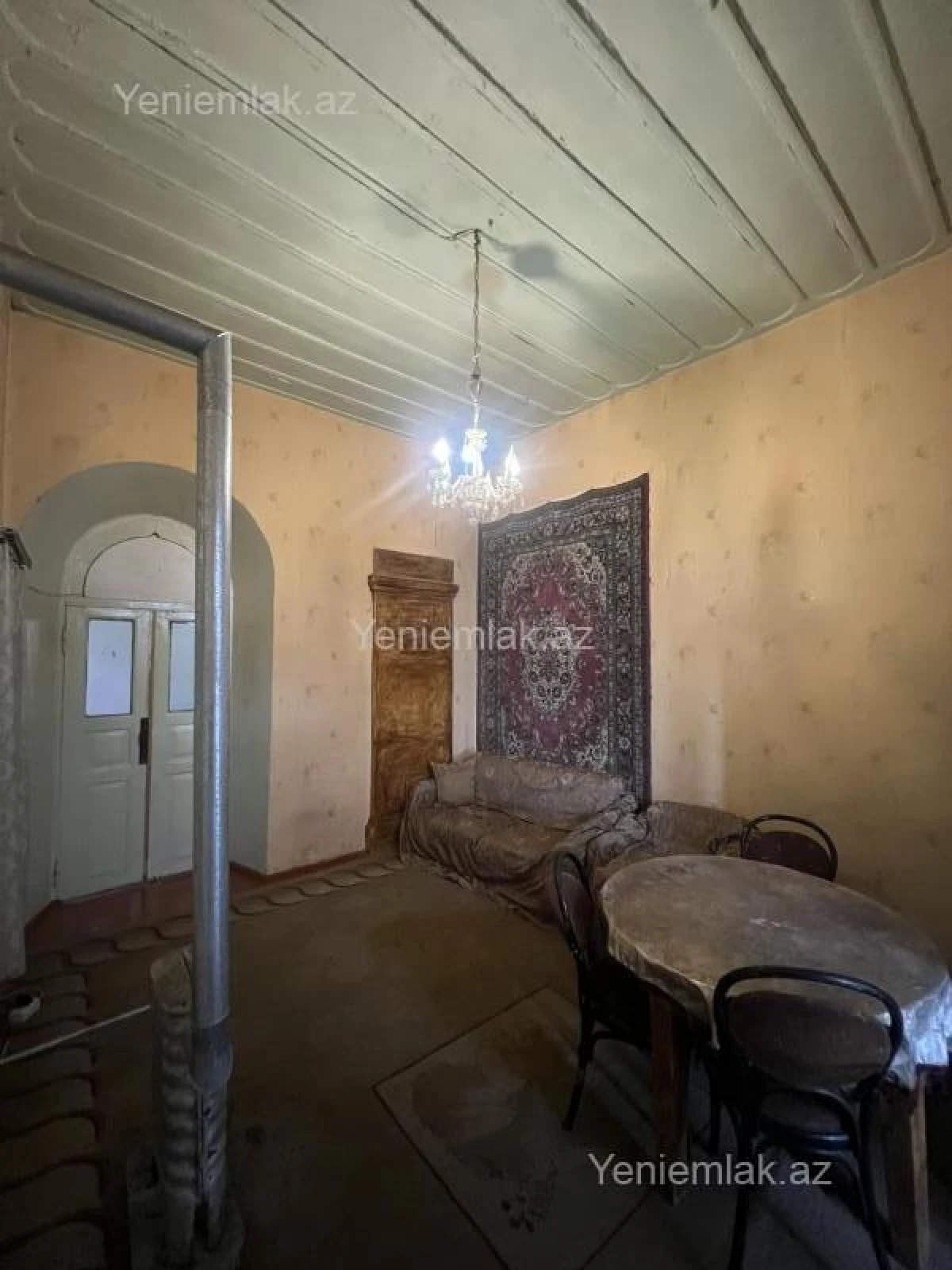 Satılır 12 otaqlı həyət evi 400 m²