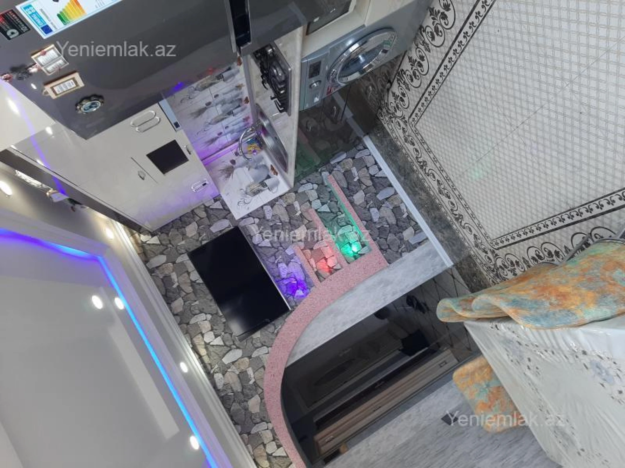 Satılır 2 otaqlı köhnə tikili 70 m²