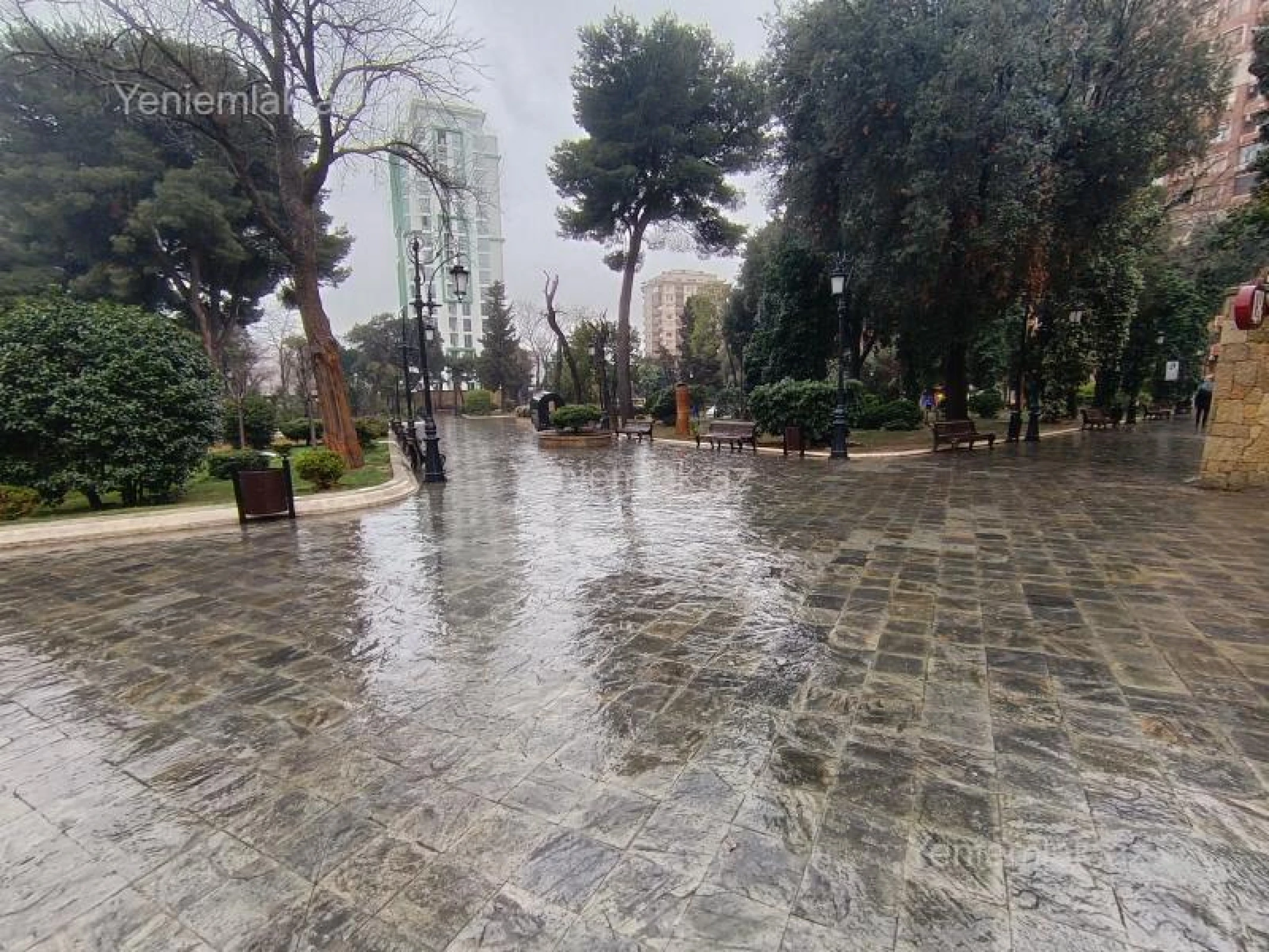 Satılır 2 otaqlı köhnə tikili 65 m²