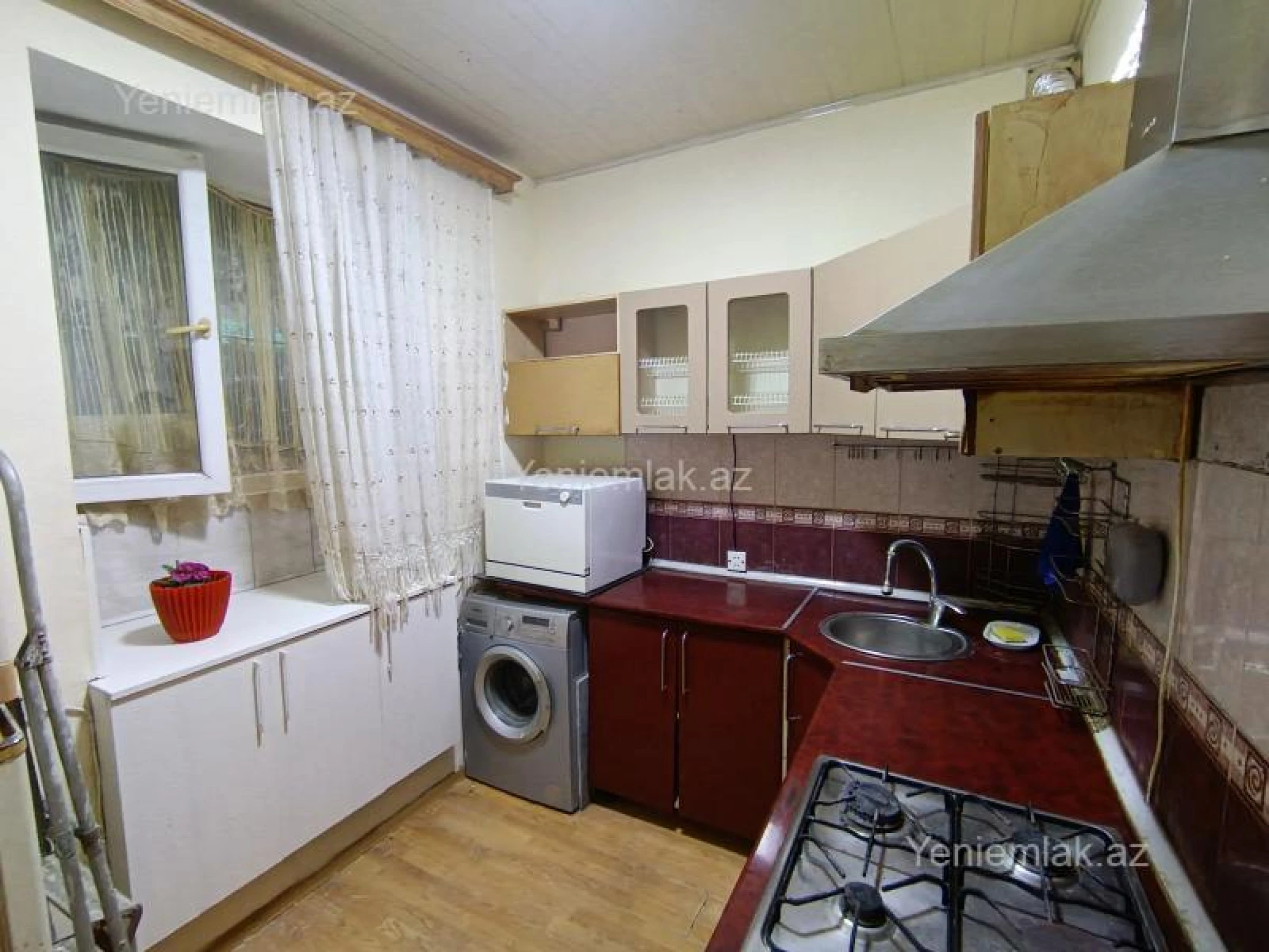 Satılır 2 otaqlı köhnə tikili 65 m²