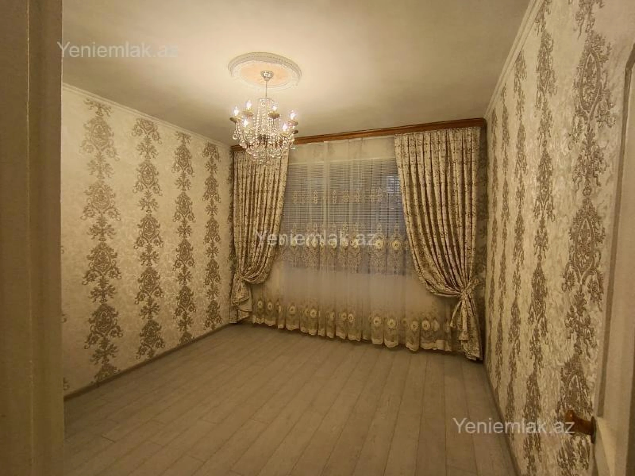 Satılır 2 otaqlı köhnə tikili 65 m²