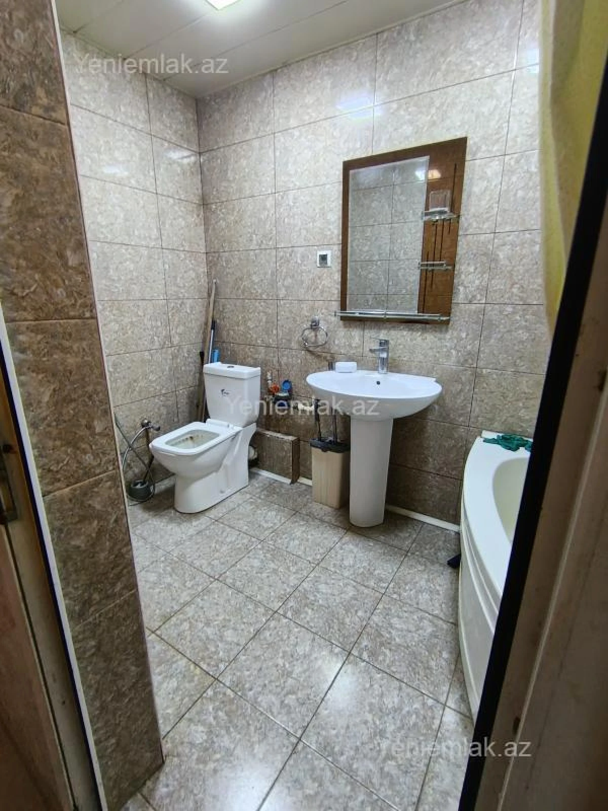 Satılır 2 otaqlı köhnə tikili 65 m²