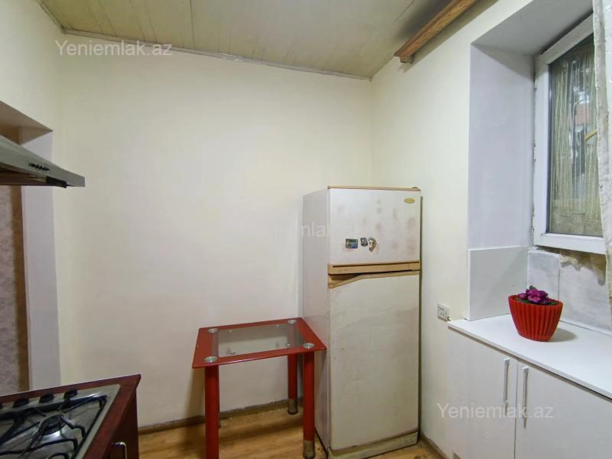 Satılır 2 otaqlı köhnə tikili 65 m²