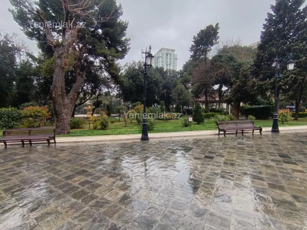 Satılır 2 otaqlı köhnə tikili 65 m²