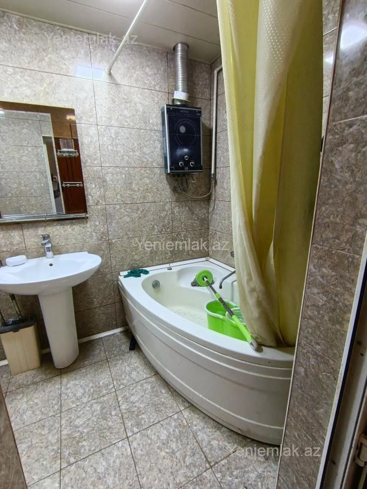 Satılır 2 otaqlı köhnə tikili 65 m²