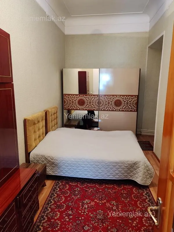 Satılır 4 otaqlı köhnə tikili 110 m²