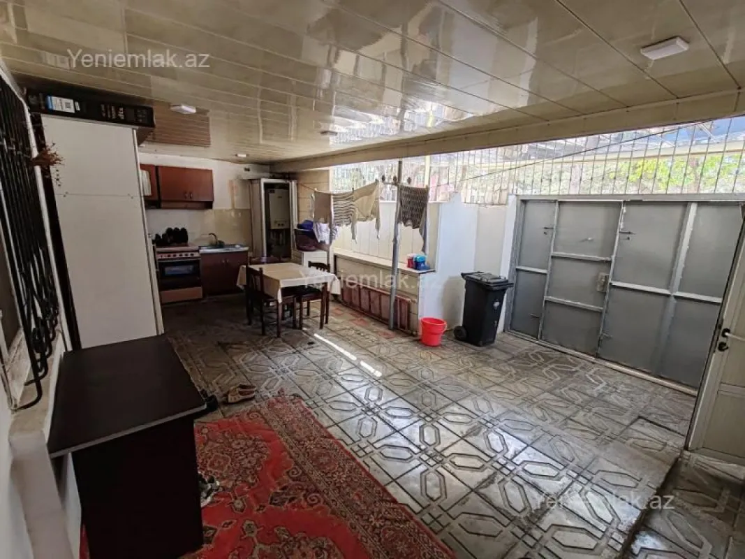 Satılır 4 otaqlı köhnə tikili 110 m²