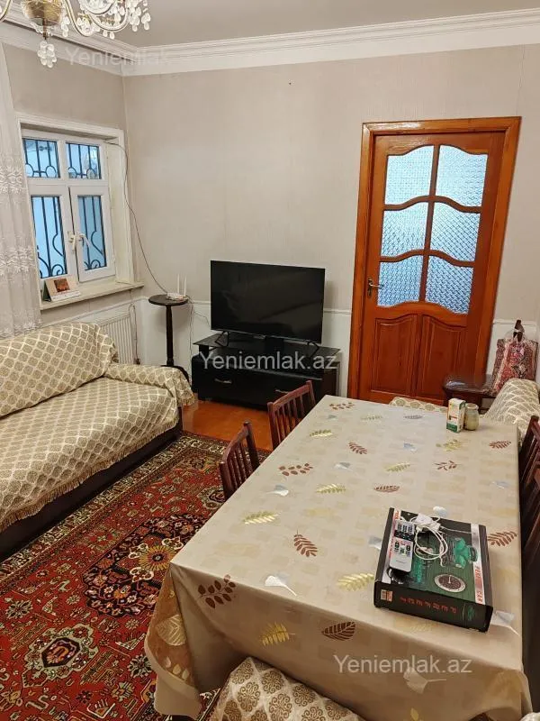 Satılır 4 otaqlı köhnə tikili 110 m²