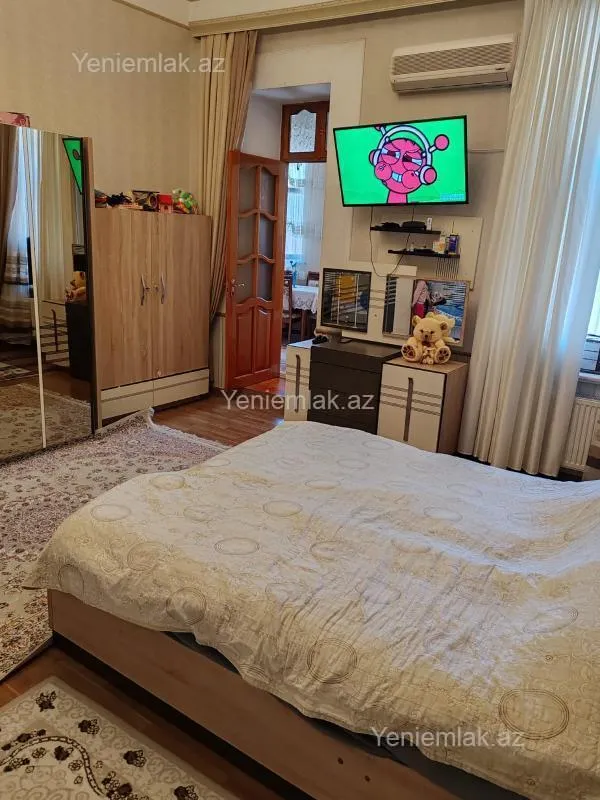 Satılır 4 otaqlı köhnə tikili 110 m²