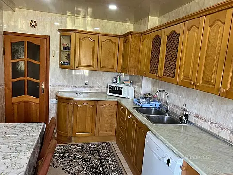 Satılır 4 otaqlı köhnə tikili 110 m²