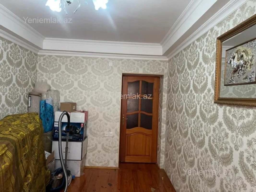 Satılır 4 otaqlı köhnə tikili 110 m²