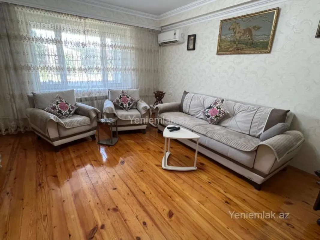 Satılır 4 otaqlı köhnə tikili 110 m²