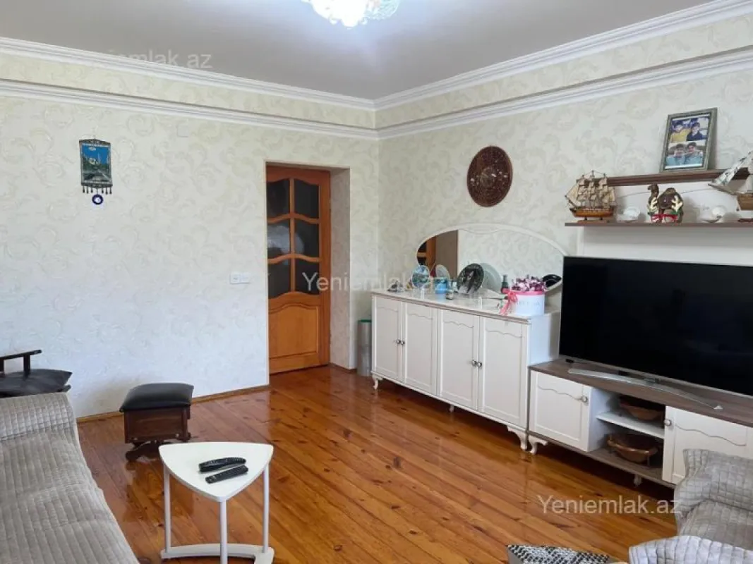 Satılır 4 otaqlı köhnə tikili 110 m²