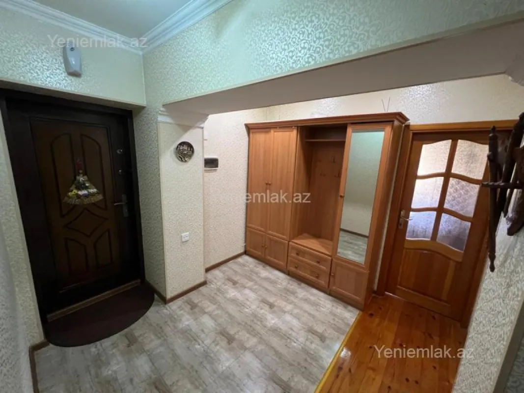 Satılır 4 otaqlı köhnə tikili 110 m²