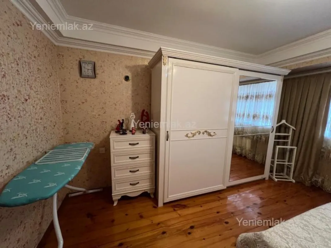 Satılır 4 otaqlı köhnə tikili 110 m²