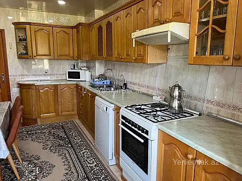 Satılır 4 otaqlı köhnə tikili 110 m²