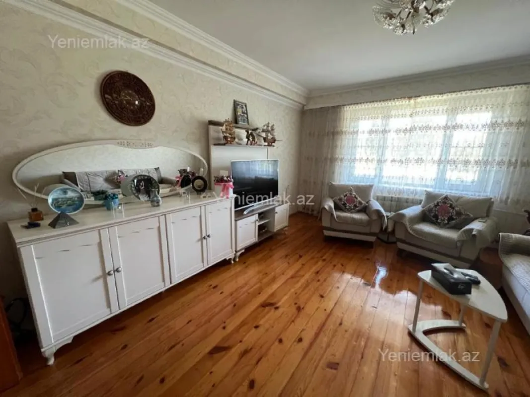 Satılır 4 otaqlı köhnə tikili 110 m²