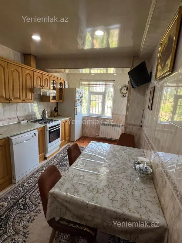 Satılır 4 otaqlı köhnə tikili 110 m²