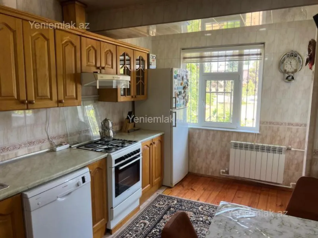 Satılır 4 otaqlı köhnə tikili 110 m²