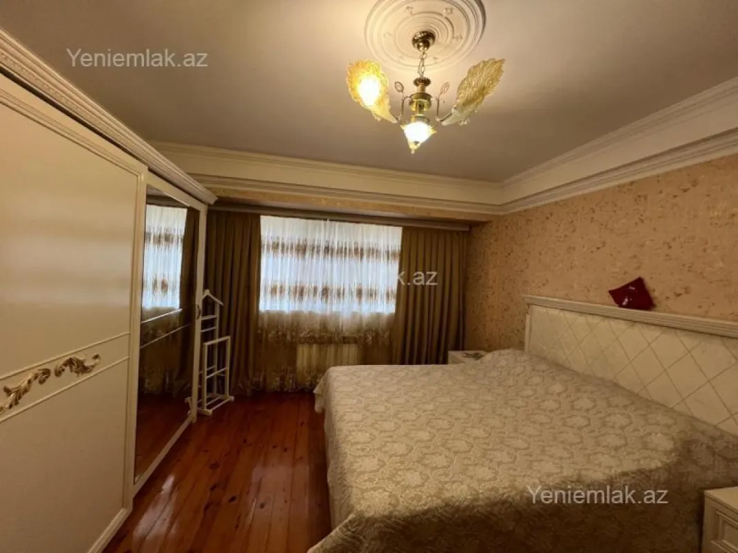 Satılır 4 otaqlı köhnə tikili 110 m²