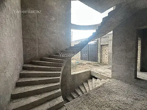 Satılır 10 otaqlı həyət evi 550 m²