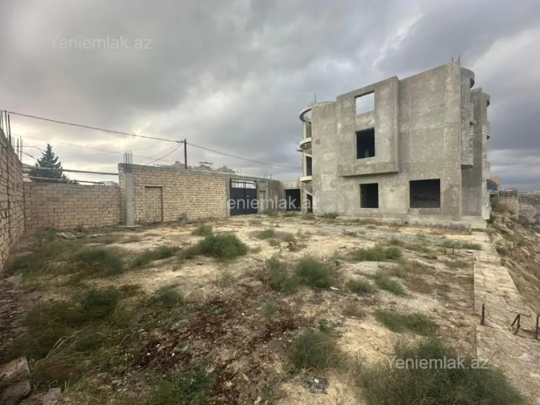 Satılır 10 otaqlı həyət evi 550 m²