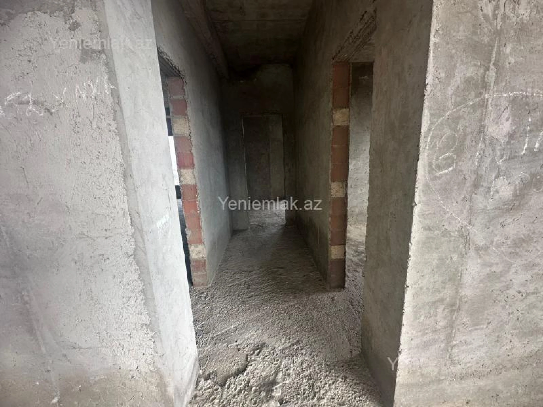 Satılır 10 otaqlı həyət evi 550 m²